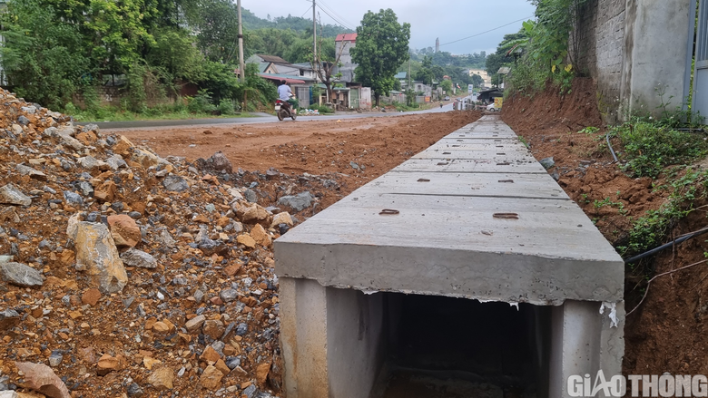 Đẩy nhanh tiến độ dự &aacute;n giao th&ocirc;ng trọng điểm tạo động lực ph&aacute;t triển KT-XH cho H&ograve;a B&igrave;nh cất c&aacute;nh - Ảnh 3.