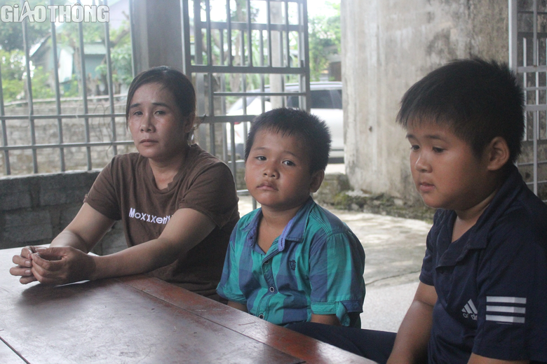 Chồng mất v&igrave; tai nạn giao th&ocirc;ng để lại người vợ c&ugrave;ng 4 đứa con thơ - Ảnh 2.
