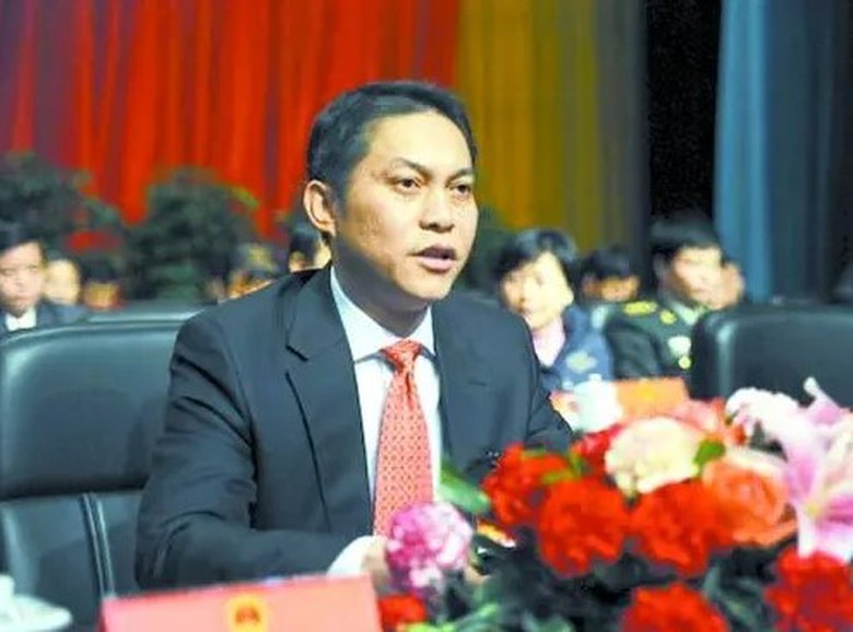 Tham quan c&oacute; tr&iacute; nhớ đ&aacute;ng kinh ngạc, ngồi t&ugrave; vẫn tố 'vanh v&aacute;ch' giao dịch bất ch&iacute;nh với hơn 300 người - Ảnh 1.