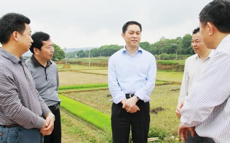 Tham quan c&oacute; tr&iacute; nhớ đ&aacute;ng kinh ngạc, ngồi t&ugrave; vẫn tố 'vanh v&aacute;ch' giao dịch bất ch&iacute;nh với hơn 300 người - Ảnh 2.