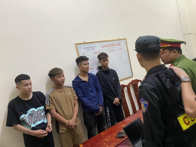 Giả danh Tổ c&ocirc;ng t&aacute;c đặc biệt 238 c&ocirc;ng an H&agrave; Tĩnh để "h&ugrave;" người đi đường - Ảnh 1.
