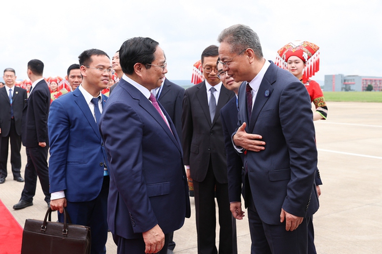 Thủ tướng: Mong muốn Việt Nam trở th&agrave;nh điểm trung chuyển h&agrave;ng h&oacute;a giữa ASEAN v&agrave; Trung Quốc - Ảnh 12.
