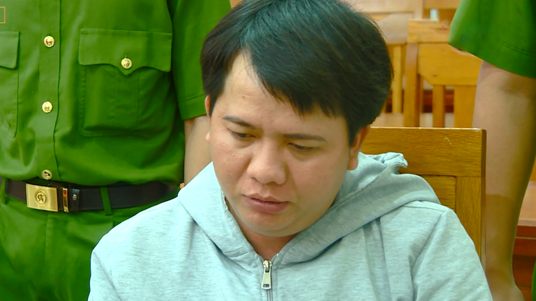 Bắt kẻ 2 lần bị truy nã gây ra 11 vụ cướp ở Khánh Hoà - Ảnh 1. Bắt kẻ 2 lần bị truy nã gây ra 11 vụ cướp ở Khánh Hoà - Ảnh 1.