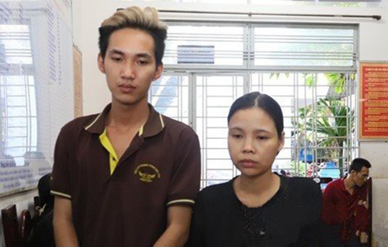 Bắt băng nh&oacute;m chuy&ecirc;n dụ dỗ c&aacute;c thiếu nữ, chụp ảnh khỏa th&acirc;n rồi khống chế, &eacute;p b&aacute;n d&acirc;m - Ảnh 1.