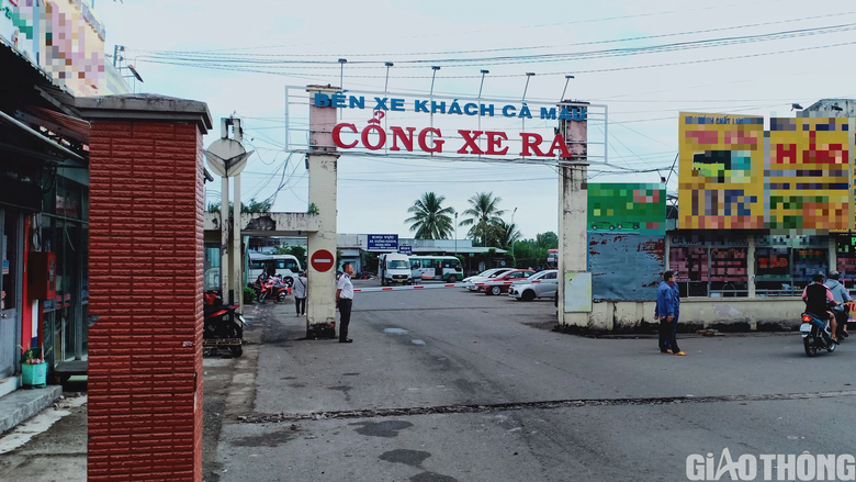 Điều tra nghi &aacute;n nổ s&uacute;ng ở bến xe kh&aacute;ch C&agrave; Mau - Ảnh 1.