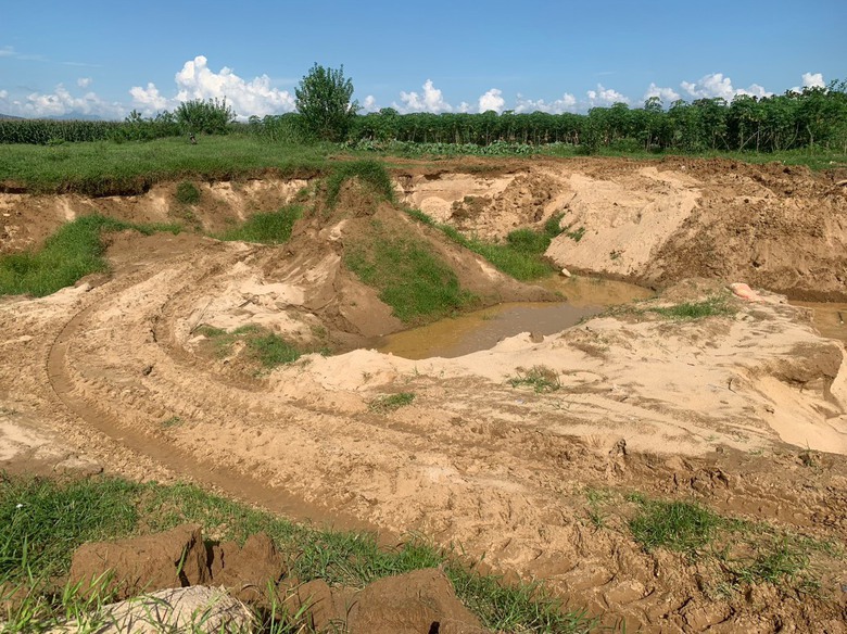 Bất chấp chủ tịch Quảng Ng&atilde;i chỉ đạo xử l&yacute; h&igrave;nh sự, "c&aacute;t tặc" vẫn ho&agrave;nh h&agrave;nh - Ảnh 3.