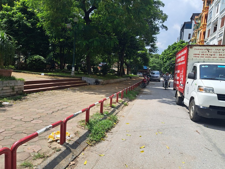 Dẹp b&atilde;i xe tự ph&aacute;t sau phản &aacute;nh của B&aacute;o Giao th&ocirc;ng - Ảnh 2.