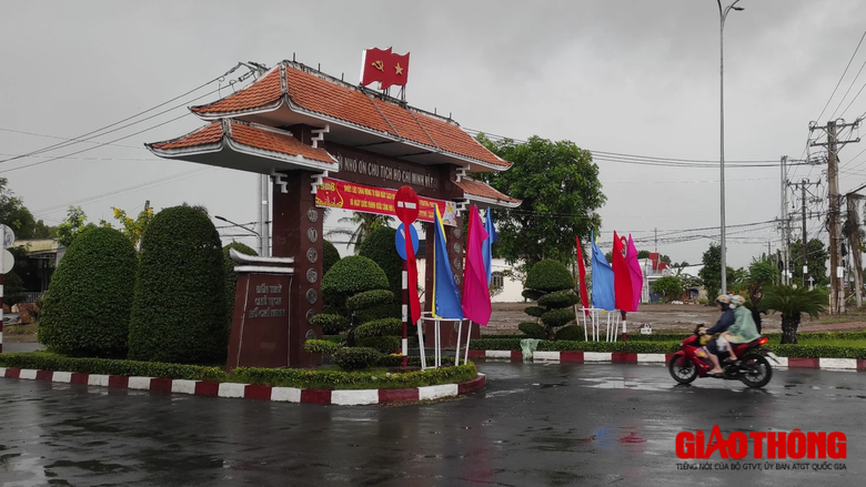 H&agrave;ng ng&agrave;n người d&acirc;n ở Bạc Li&ecirc;u d&acirc;ng hương tưởng niệm B&aacute;c ng&agrave;y tết Độc lập - Ảnh 2.