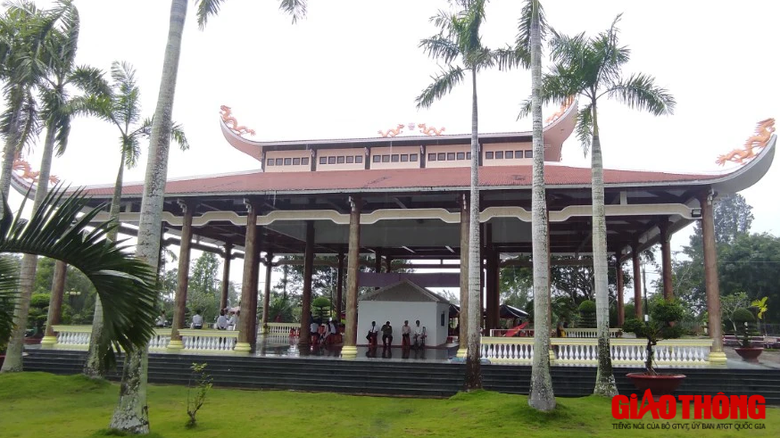 H&agrave;ng ng&agrave;n người d&acirc;n ở Bạc Li&ecirc;u d&acirc;ng hương tưởng niệm B&aacute;c ng&agrave;y tết Độc lập - Ảnh 4.