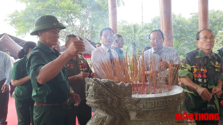 H&agrave;ng ng&agrave;n người d&acirc;n ở Bạc Li&ecirc;u d&acirc;ng hương tưởng niệm B&aacute;c ng&agrave;y tết Độc lập - Ảnh 8.