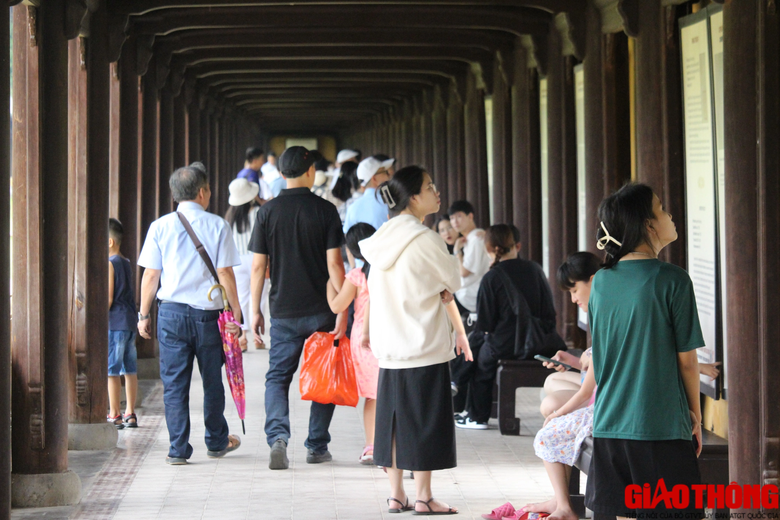 Đại Nội Huế nườm nượp khách tham quan trong ngày nghỉ lễ 2/9 - Ảnh 7. Đại Nội Huế nườm nượp khách tham quan trong ngày nghỉ lễ 2/9 - Ảnh 7.