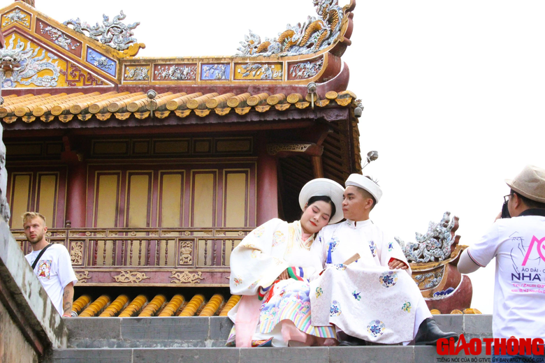 Đại Nội Huế nườm nượp khách tham quan trong ngày nghỉ lễ 2/9 - Ảnh 12. Đại Nội Huế nườm nượp khách tham quan trong ngày nghỉ lễ 2/9 - Ảnh 12.