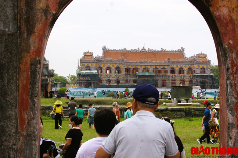 Đại Nội Huế nườm nượp khách tham quan trong ngày nghỉ lễ 2/9 - Ảnh 13. Đại Nội Huế nườm nượp khách tham quan trong ngày nghỉ lễ 2/9 - Ảnh 13.