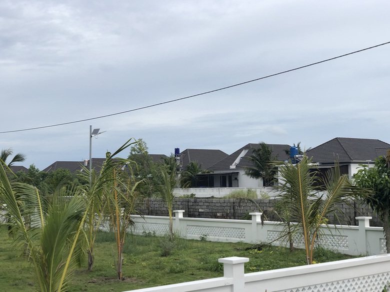 Nhìn từ chuyện cưỡng chế biệt thự trái phép - Ảnh 1. Nhìn từ chuyện cưỡng chế biệt thự trái phép - Ảnh 1.