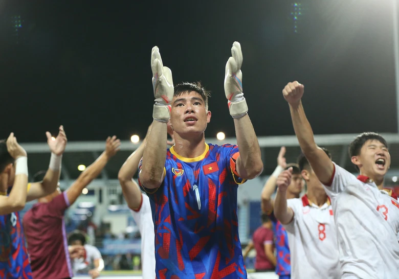 Niềm tin của HLV Ho&agrave;ng Anh Tuấn trở th&agrave;nh nỗi lo cho Olympic Việt Nam  - Ảnh 1.