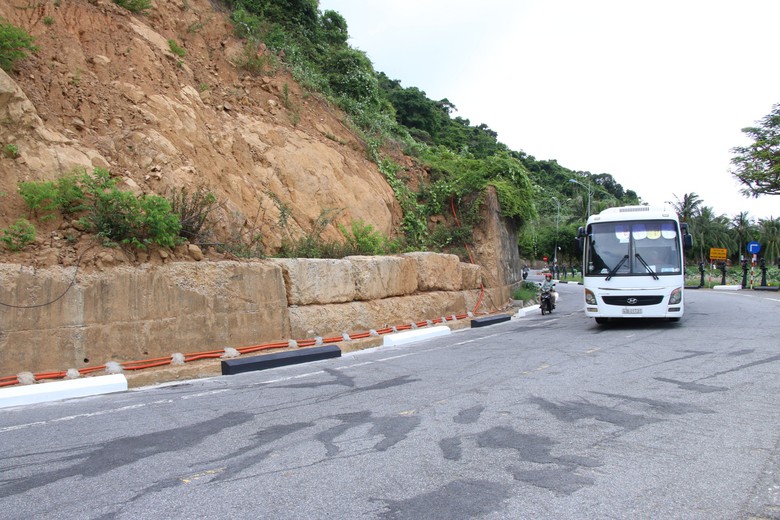 Đ&agrave; Nẵng: Gần 170 tỷ đồng gia cố đường ven biển v&agrave; đường l&ecirc;n b&aacute;n đảo Sơn Tr&agrave; - Ảnh 1.