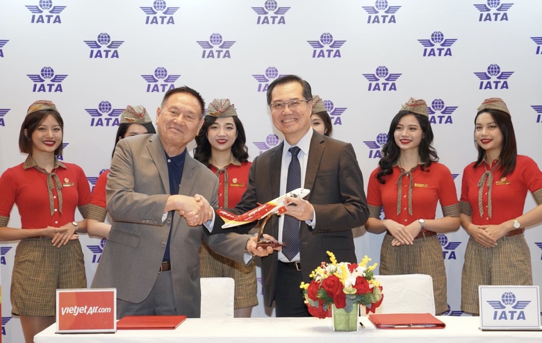 Học viện H&agrave;ng kh&ocirc;ng Vietjet "bắt tay" IATA đ&agrave;o tạo nh&acirc;n lực h&agrave;ng kh&ocirc;ng - Ảnh 1.