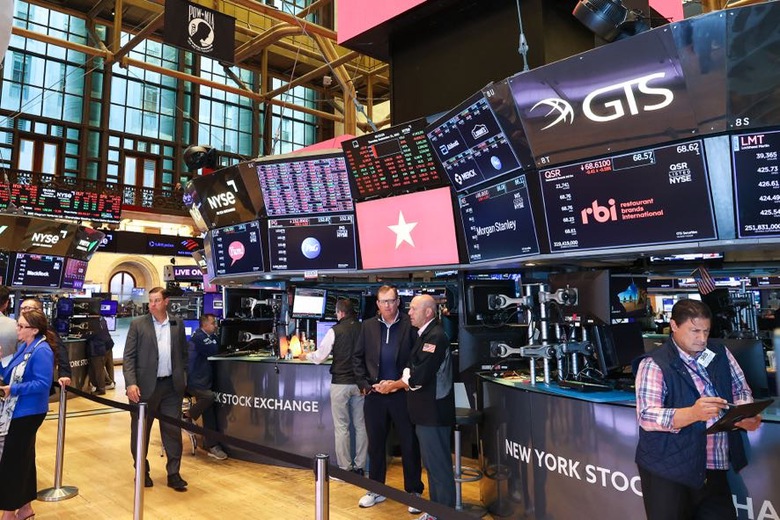 Thủ tướng rung chu&ocirc;ng khai mạc phi&ecirc;n giao dịch tại S&agrave;n chứng kho&aacute;n lớn nhất thế giới - Ảnh 6.