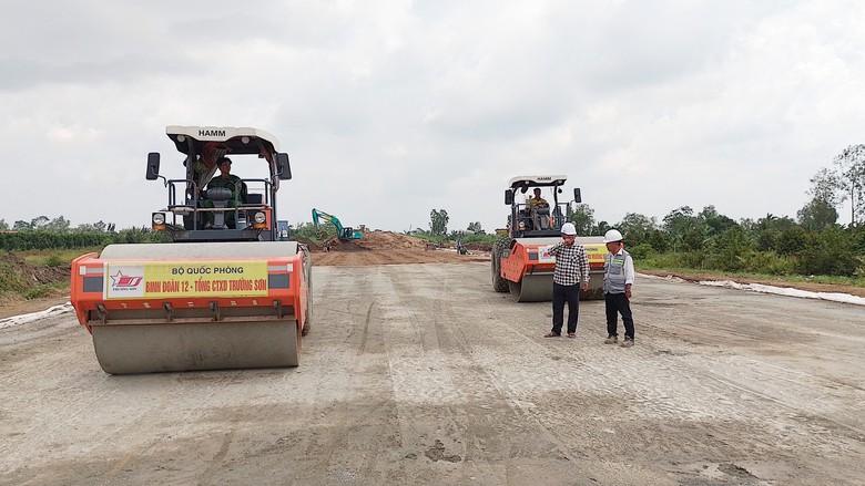 Cao tốc Mỹ Thuận - Cần Thơ phấn đấu đạt th&ecirc;m 32% để về đ&iacute;ch v&agrave;o cuối năm - Ảnh 1.