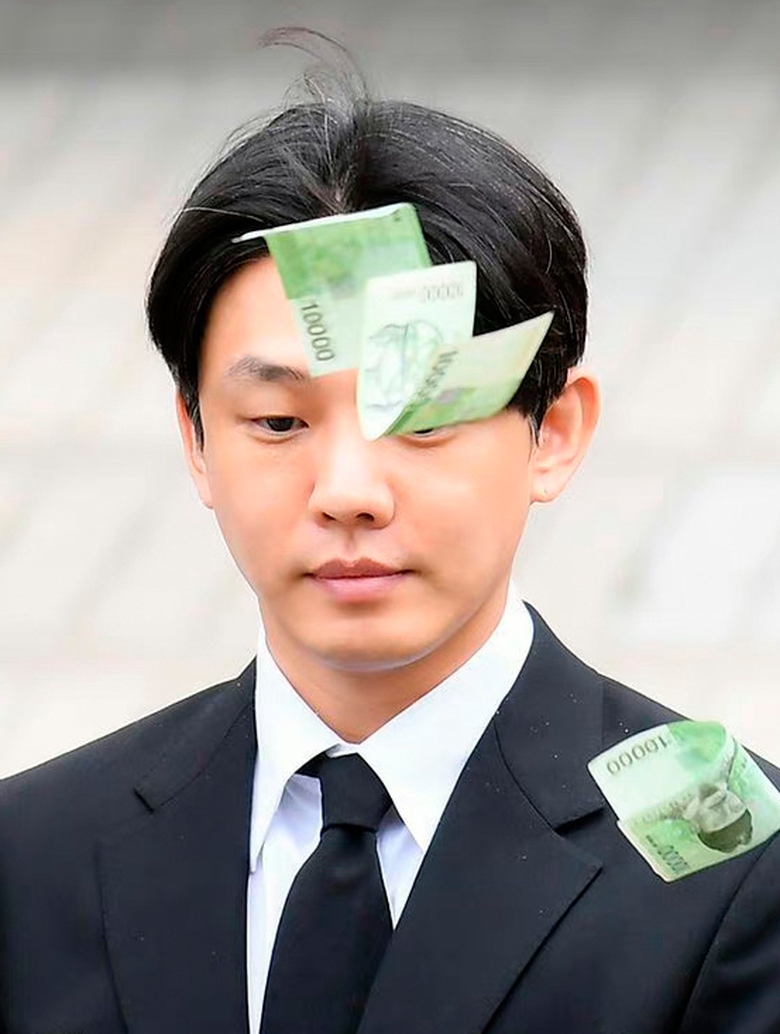 Diễn vi&ecirc;n đ&igrave;nh đ&aacute;m bị kh&aacute;n giả n&eacute;m tiền v&agrave;o mặt khi ra t&ograve;a - Ảnh 2.