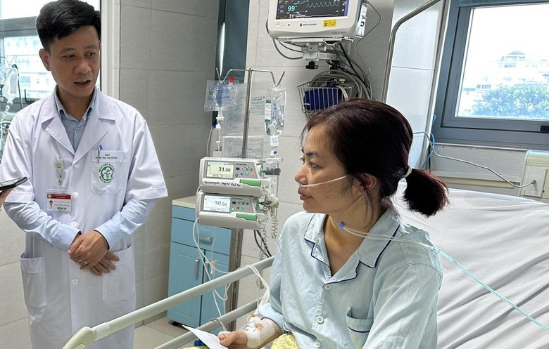 Nhiều bệnh nh&acirc;n vụ ch&aacute;y chung cư mini ở Khương Hạ xuất viện - Ảnh 1.