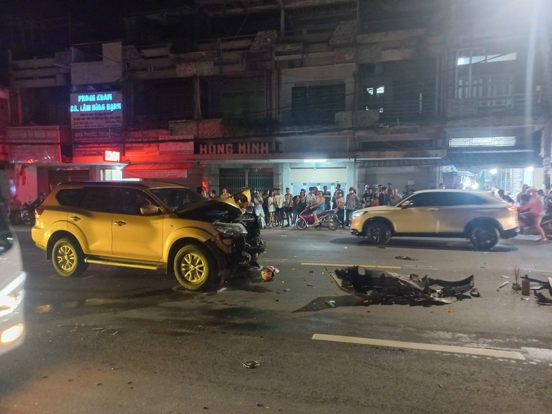 &Ocirc; t&ocirc; h&uacute;c văng xe m&aacute;y hơn 5m, một người tử vong tại chỗ - Ảnh 1.