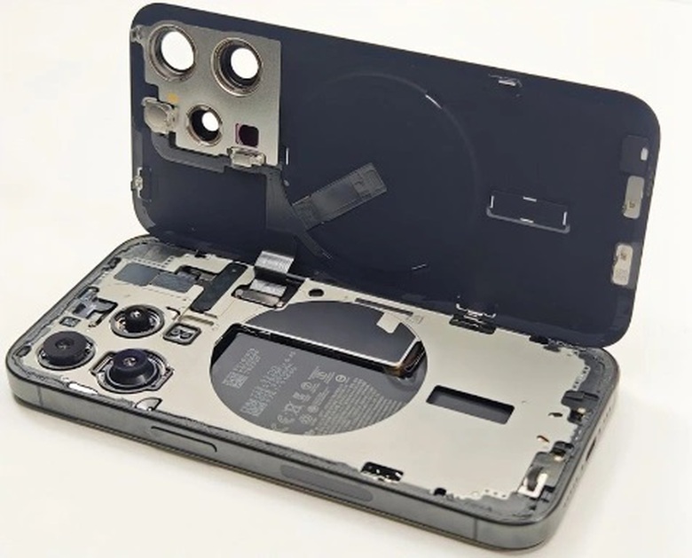 iPhone 15 Pro đ&atilde; tới tay những người d&ugrave;ng đầu ti&ecirc;n, đ&acirc;y l&agrave; l&uacute;c "mổ xẻ, thả rơi"?  - Ảnh 1.