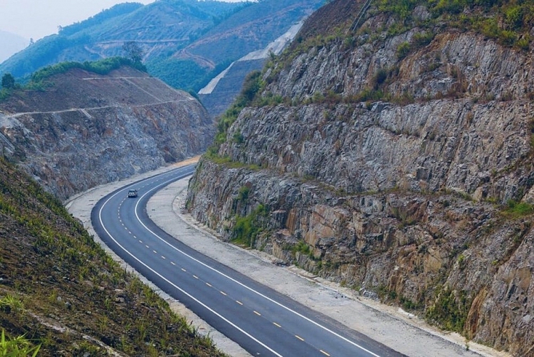 Đẩy nhanh tiến độ đầu tư mở rộng đường Hồ Ch&iacute; Minh đoạn La Sơn - Ho&agrave; Li&ecirc;n - Ảnh 1.