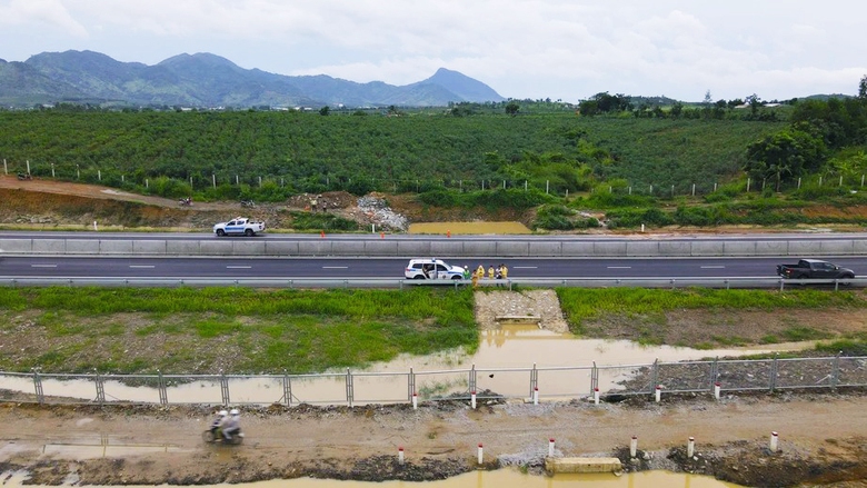 Sắp thanh thải l&ograve;ng s&ocirc;ng, ngăn nguy cơ ngập tr&ecirc;n cao tốc Phan Thiết - Dầu Gi&acirc;y - Ảnh 1.