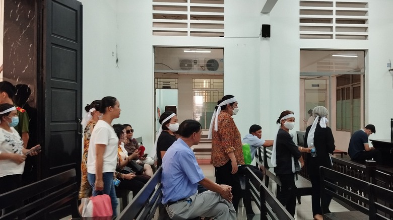 Xét xử vụ cán bộ ngân hàng lái xe tông chết người rồi bỏ chạy ở Khánh Hoà - Ảnh 1. Xét xử vụ cán bộ ngân hàng lái xe tông chết người rồi bỏ chạy ở Khánh Hoà - Ảnh 1.