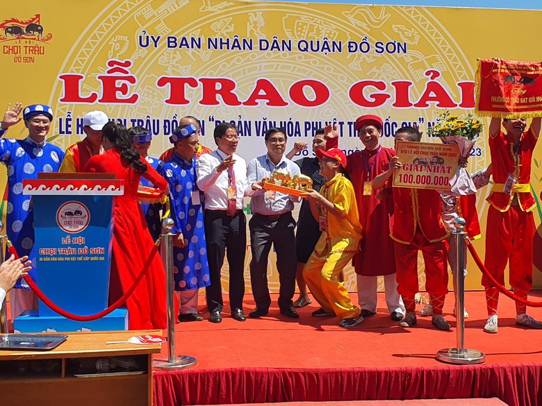 Những cái nhất trong lễ hội chọi trâu Đồ Sơn 2023 - Ảnh 2. Những cái nhất trong lễ hội chọi trâu Đồ Sơn 2023 - Ảnh 2.