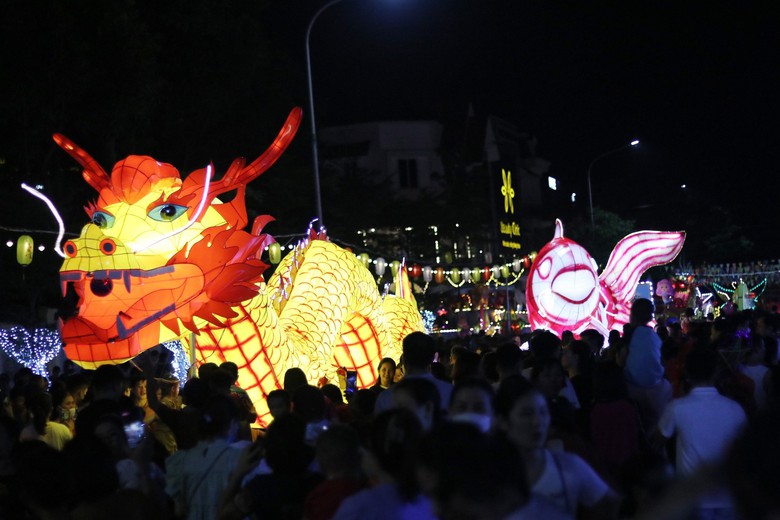 Tưng bừng rước đ&egrave;n Trung thu khổng lồ tại H&agrave; Tĩnh  - Ảnh 3.