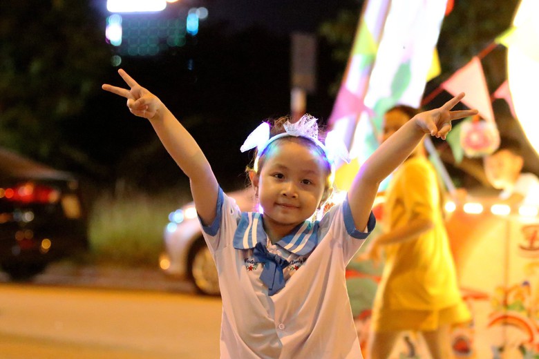 Tưng bừng rước đ&egrave;n Trung thu khổng lồ tại H&agrave; Tĩnh  - Ảnh 6.