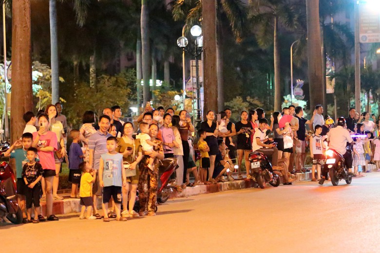 Tưng bừng rước đ&egrave;n Trung thu khổng lồ tại H&agrave; Tĩnh  - Ảnh 8.