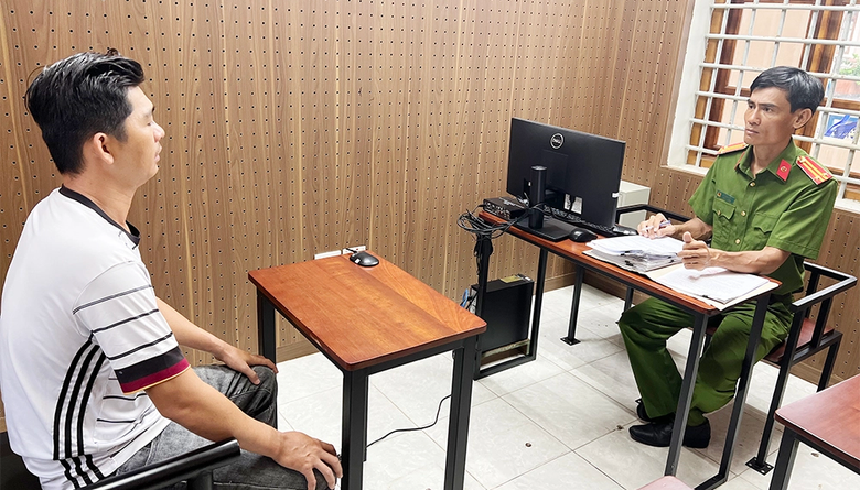 Bắt đối tượng chém người vô cớ ở An Giang rồi bỏ trốn - Ảnh 2. Bắt đối tượng chém người vô cớ ở An Giang rồi bỏ trốn - Ảnh 2.