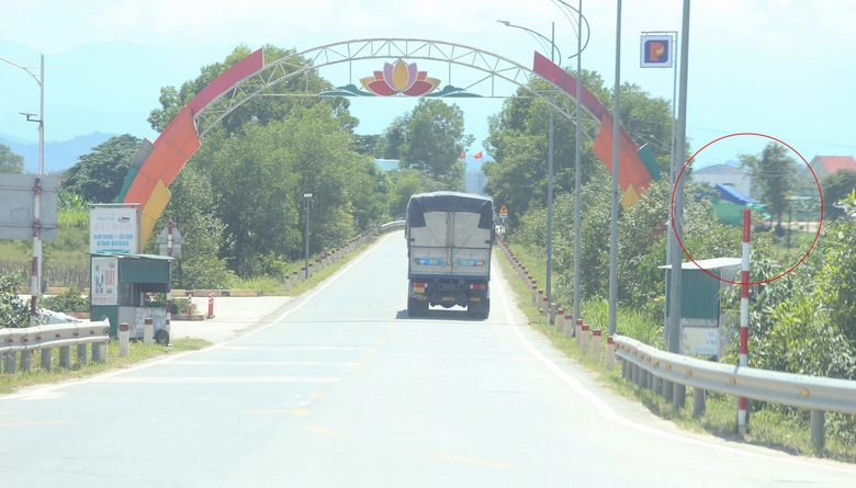 Biển b&aacute;o hạn chế tải trọng tr&ecirc;n đường nối H&agrave; Tĩnh &ndash; Nghệ An lại bị tẩy x&oacute;a - Ảnh 1.