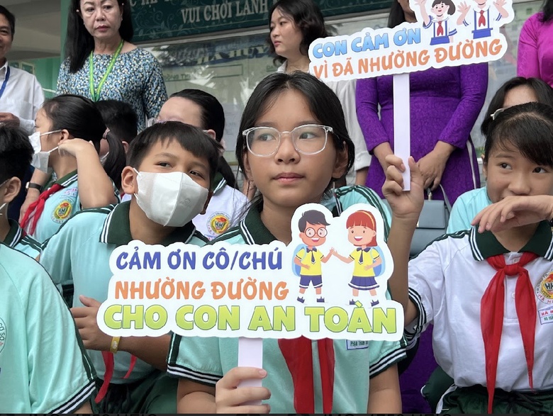 TP.HCM chọn th&aacute;ng 10 để  ph&aacute;t động th&aacute;ng đi bộ an to&agrave;n giao th&ocirc;ng  - Ảnh 1.