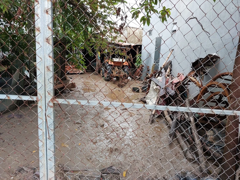 Đ&agrave; Nẵng: Nước tr&agrave;n v&agrave;o nh&agrave; d&acirc;n, b&ugrave;n đất ngập đường sau mưa lớn - Ảnh 2.