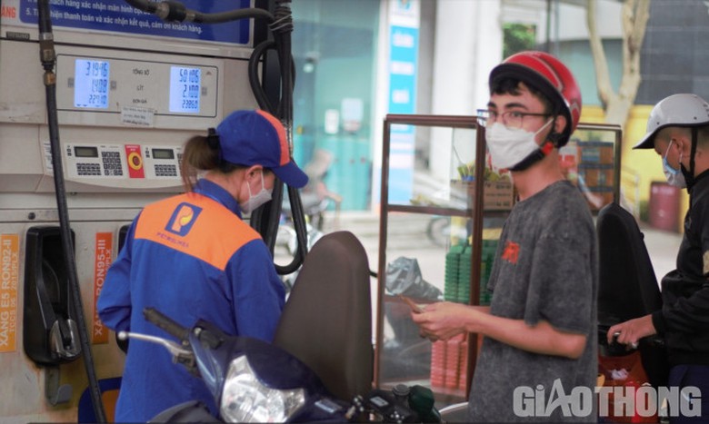 Nghiên cứu giảm thuế môi trường với xăng dầu và 2% VAT trong 2024 - Ảnh 1. Nghiên cứu giảm thuế môi trường với xăng dầu và 2% VAT trong 2024 - Ảnh 1.