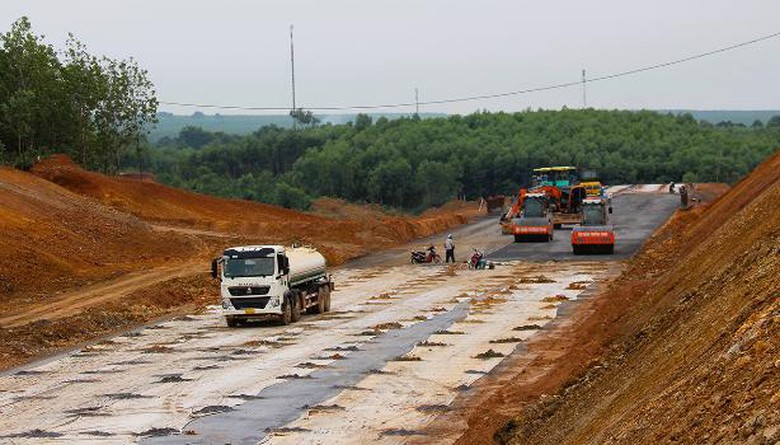 photo-1695661107624