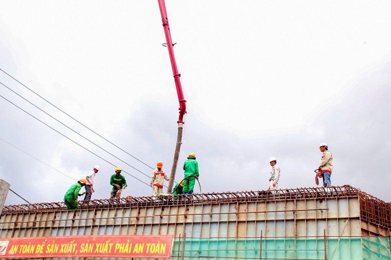 Nh&agrave; thầu cao tốc Cần Thơ - C&agrave; Mau phải thay đổi kế hoạch thi c&ocirc;ng th&iacute;ch ứng với kh&oacute; khăn - Ảnh 6.