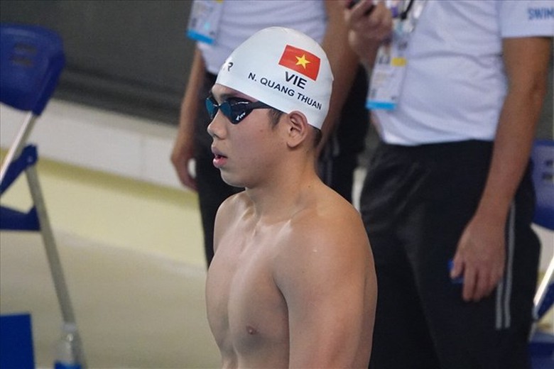 Em trai &ldquo;tiểu ti&ecirc;n c&aacute;&rdquo; &Aacute;nh Vi&ecirc;n gục ng&atilde; tr&ecirc;n đường đua xanh - Ảnh 1.