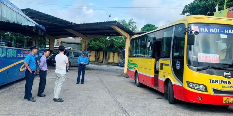 Hải Dương: Vi phạm hoạt động kinh doanh, 41 xe &ocirc; t&ocirc; bị xử phạt hơn 524 triệu đồng - Ảnh 1.