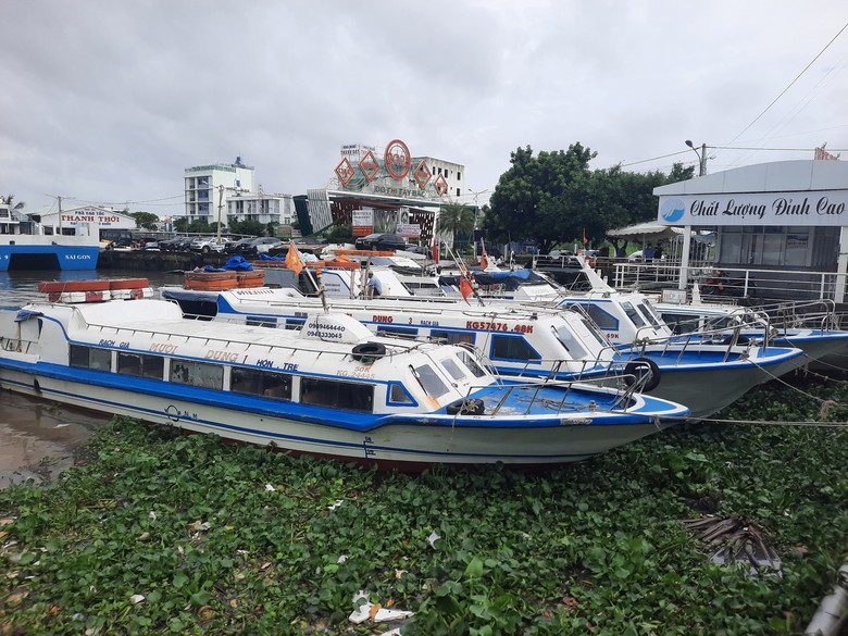 Gi&oacute; giật cấp 6 - 7, t&agrave;u ph&agrave; đi Ph&uacute; Quốc, Nam Du ngưng hoạt động - Ảnh 2.