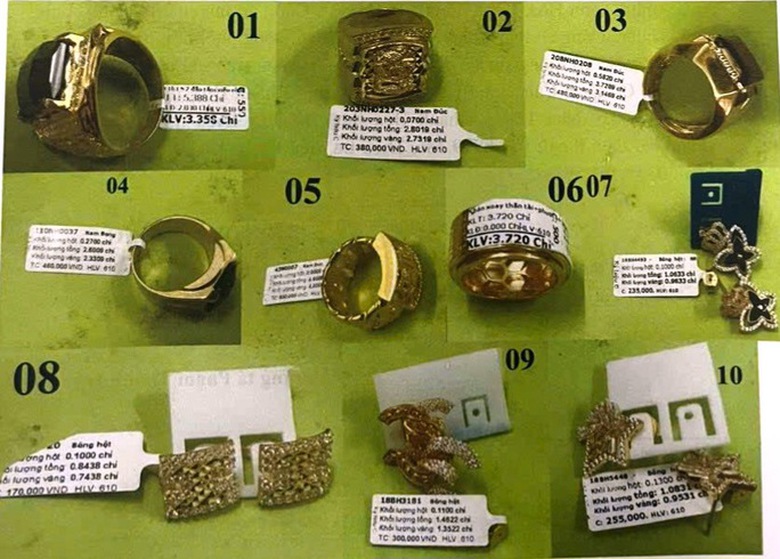 Vụ cướp tiệm v&agrave;ng ở Kh&aacute;nh Ho&agrave;: Truy t&igrave;m mẫu trang sức, xe m&aacute;y - Ảnh 1.