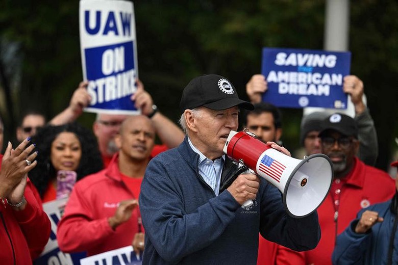 Tổng thống Joe Biden tham gia cuộc đ&igrave;nh c&ocirc;ng của c&ocirc;ng nh&acirc;n ng&agrave;nh &ocirc; t&ocirc; Mỹ - Ảnh 1.