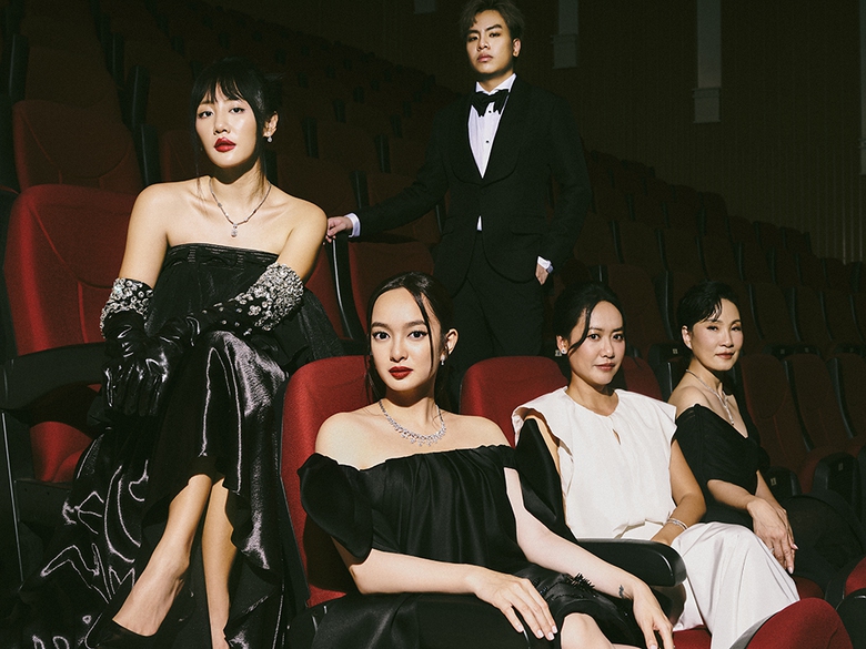 Văn Mai Hương h&eacute; lộ cuộc đời sau &aacute;nh h&agrave;o quang của nghệ sĩ - Ảnh 2.