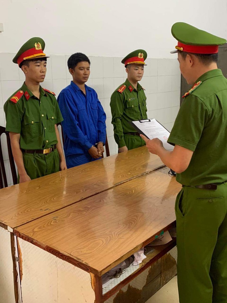 Khởi tố, bắt tạm giam đối tượng cầm đầu chống người thi h&agrave;nh c&ocirc;ng vụ  - Ảnh 2.