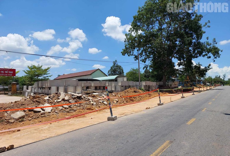 Ấn định mốc b&agrave;n giao mặt bằng dự &aacute;n cải tạo, n&acirc;ng cấp QL14E Quảng Nam - Ảnh 2.