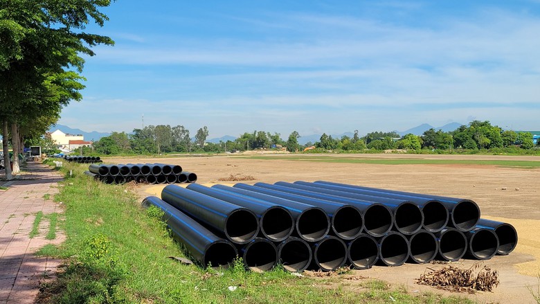 Dự án nước sạch lớn nhất Quảng Ngãi thi công cầm chừng, trễ tiến độ nhiều năm - Ảnh 4. Dự án nước sạch lớn nhất Quảng Ngãi thi công cầm chừng, trễ tiến độ nhiều năm - Ảnh 4.